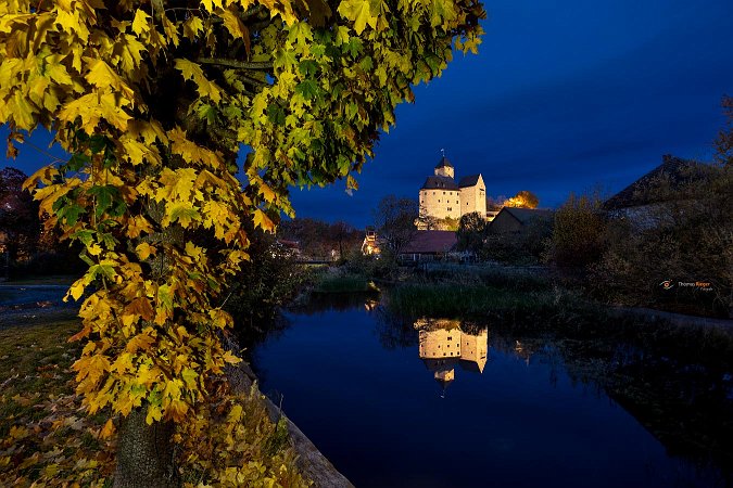 Burg Falkenfels zur blauen Stunde im Herbst (414_MG_9846_5)