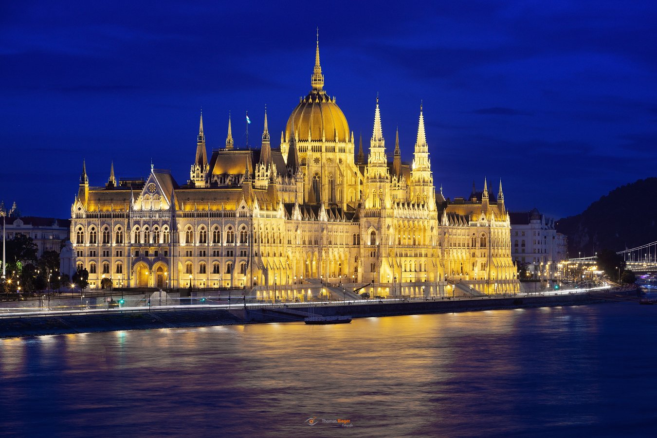 das Ungarische Parlamentsgebäude in Budapest (340_IMG_0147_2_)